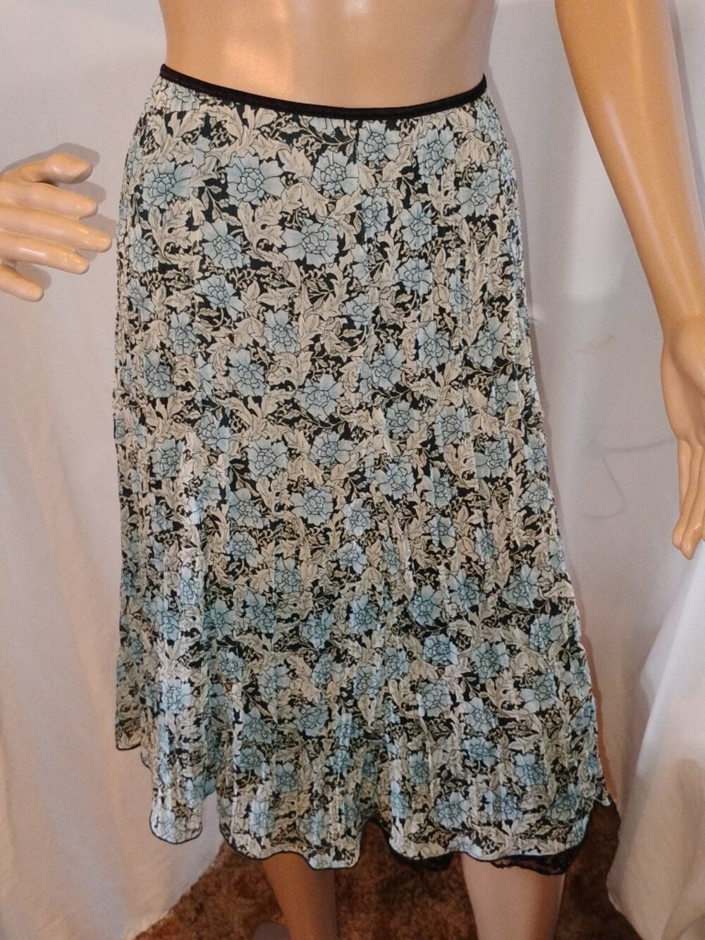 Worthington | Black Blue & White Floral Skirt | XL | Used Good
